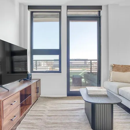 Congress Park 2Br W Gym Pool Nr Shops Dining Den-135 Apartment